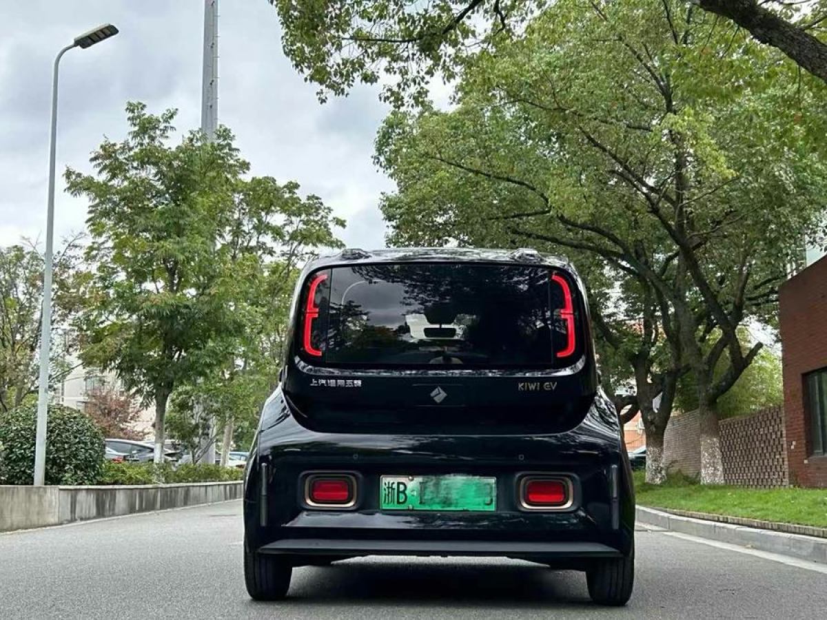 2022年2月寶駿 寶駿KiWi EV  2022款 藝術(shù)家輕享版 三元鋰