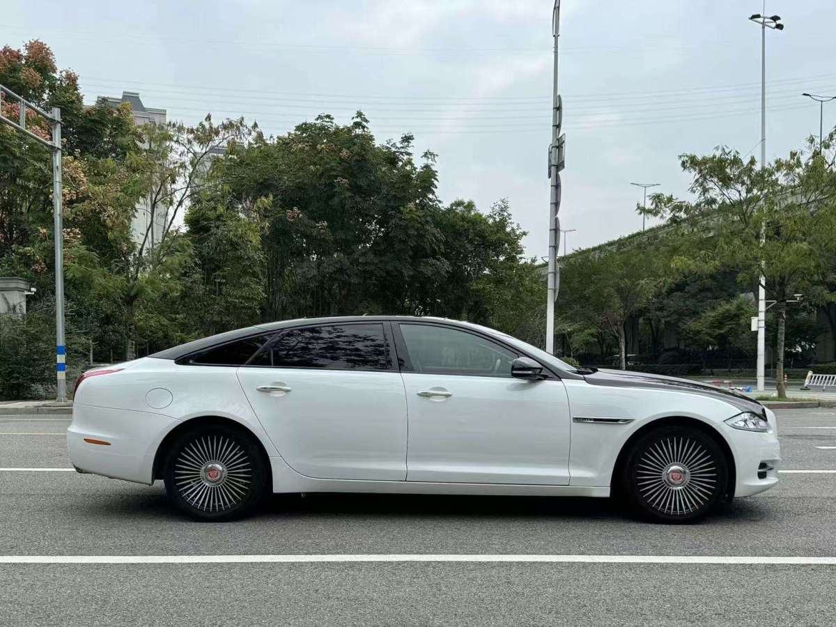 2012年6月捷豹 XJ  2012款 XJL 3.0 全景商务版