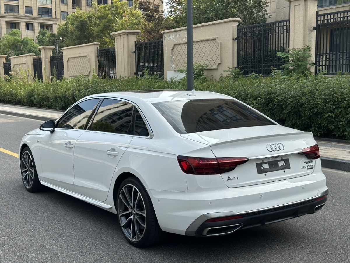 奧迪 奧迪A4L  2022款 45 TFSI quattro 臻選動(dòng)感型圖片