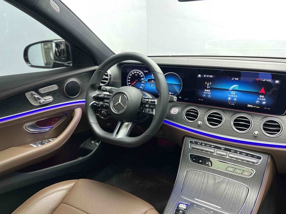 奔驰 奔驰E级新能源  2022款 改款三 E 350 e L 插电式混合动力运动轿车图片