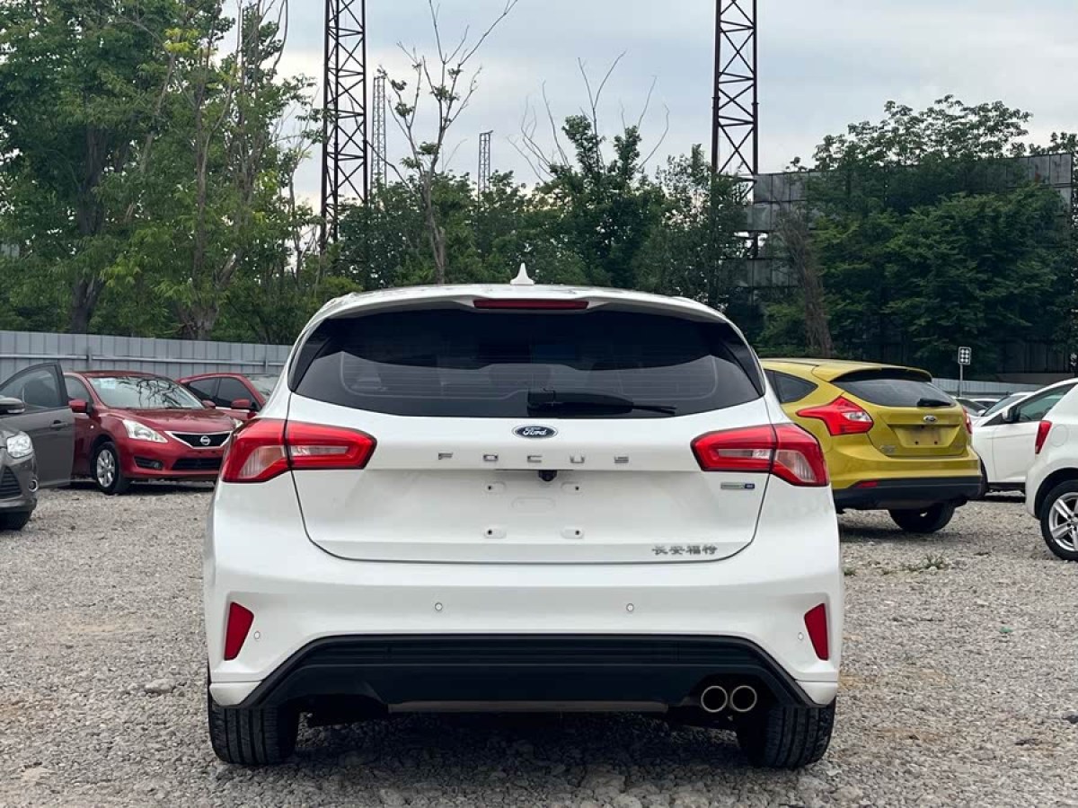 福特 ?？怂? 2021款 兩廂 EcoBoost 180 自動鋒潮型圖片