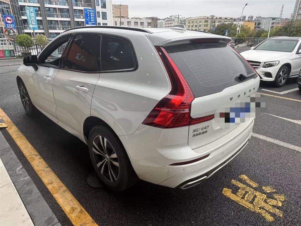 沃爾沃 XC60  2021款 T5 四驅(qū)智遠(yuǎn)運(yùn)動版圖片