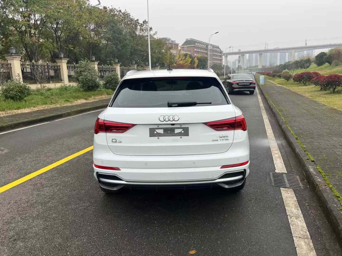 奧迪 奧迪Q3  2023款 35 TFSI 時(shí)尚動(dòng)感型圖片