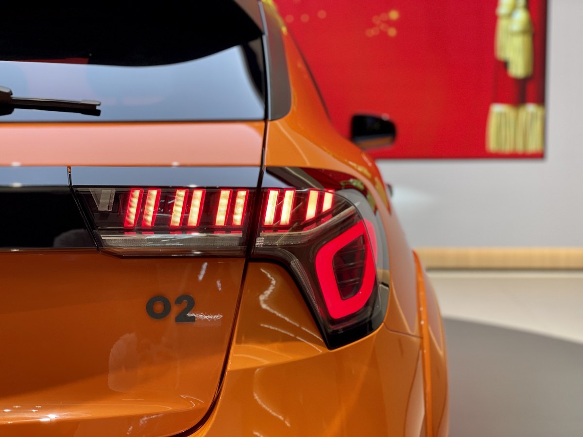 領(lǐng)克 領(lǐng)克02 Hatchback  2021款 2.0TD Halo 駕控套件版圖片