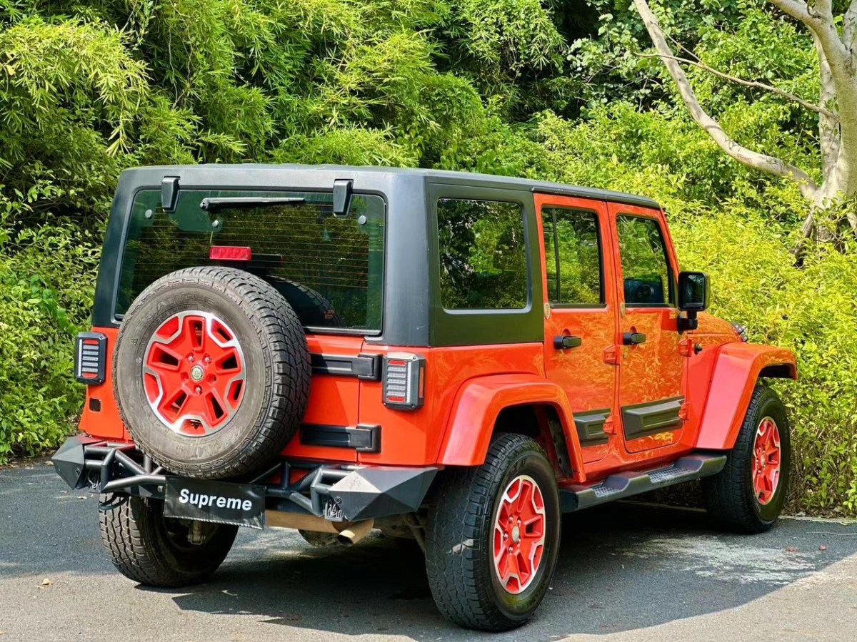 Jeep 牧馬人  2015款 3.0L Sahara 四門版圖片