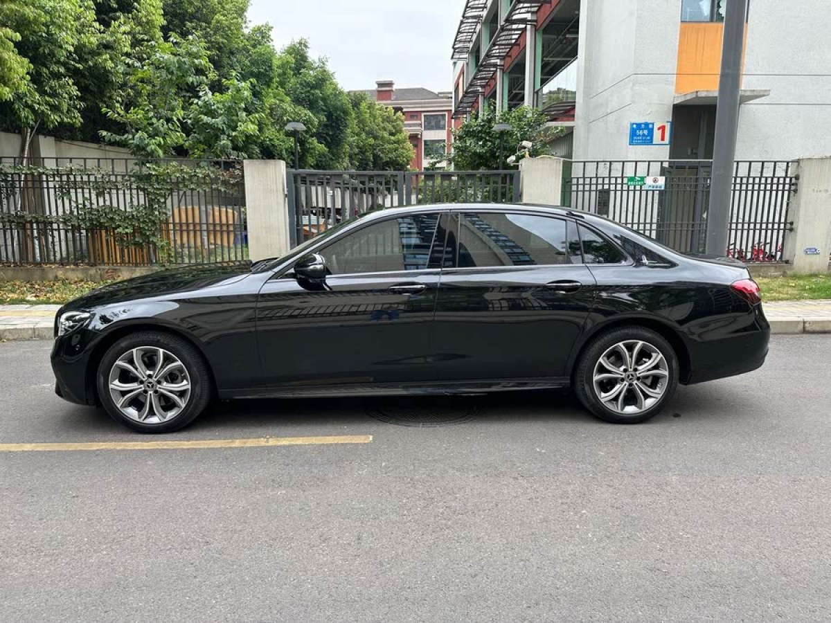 奔馳 奔馳E級  2021款 改款 E 300 L 運動時尚型圖片