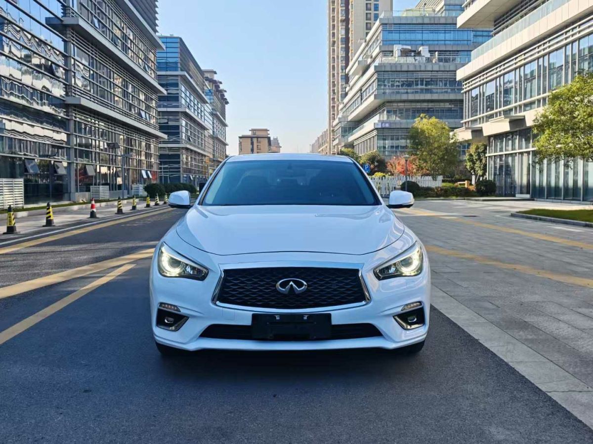 英菲尼迪 Q70  2019款 Q70L 2.0T 奢華版圖片