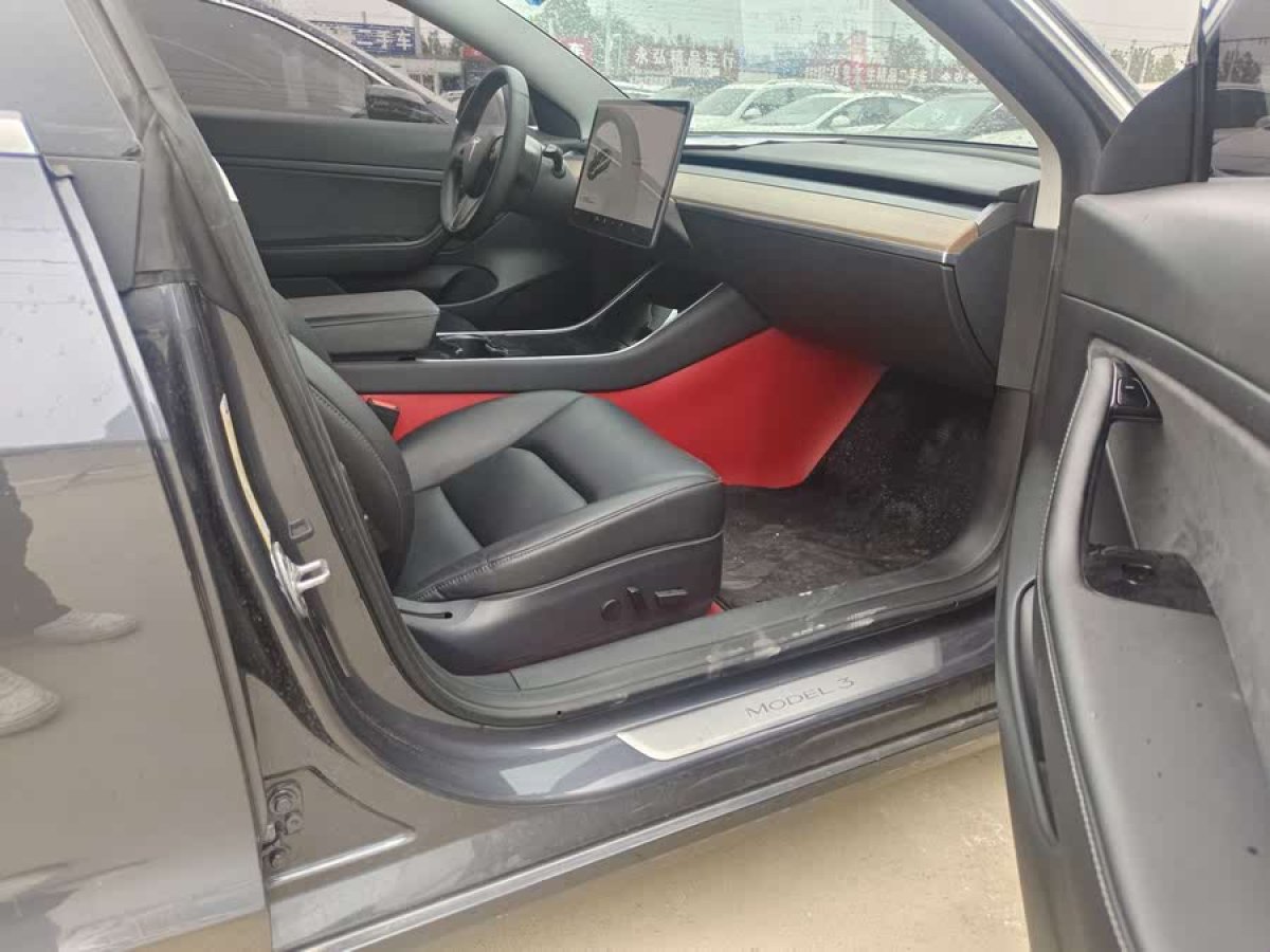 特斯拉 Model 3  2020款 改款 標(biāo)準(zhǔn)續(xù)航后驅(qū)升級(jí)版圖片