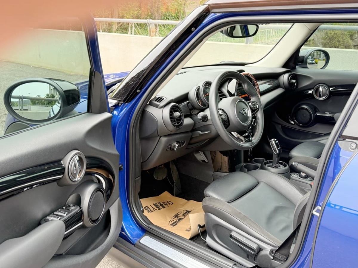 MINI MINI  2020款 1.5T COOPER 藝術(shù)家 五門版圖片