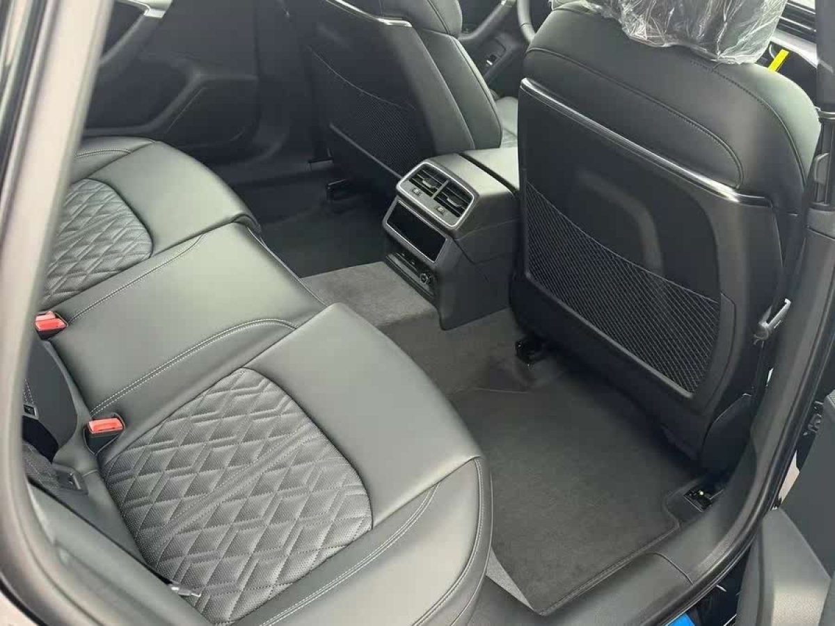 奧迪 奧迪A6L  2025款 45 TFSI 臻選動(dòng)感型圖片