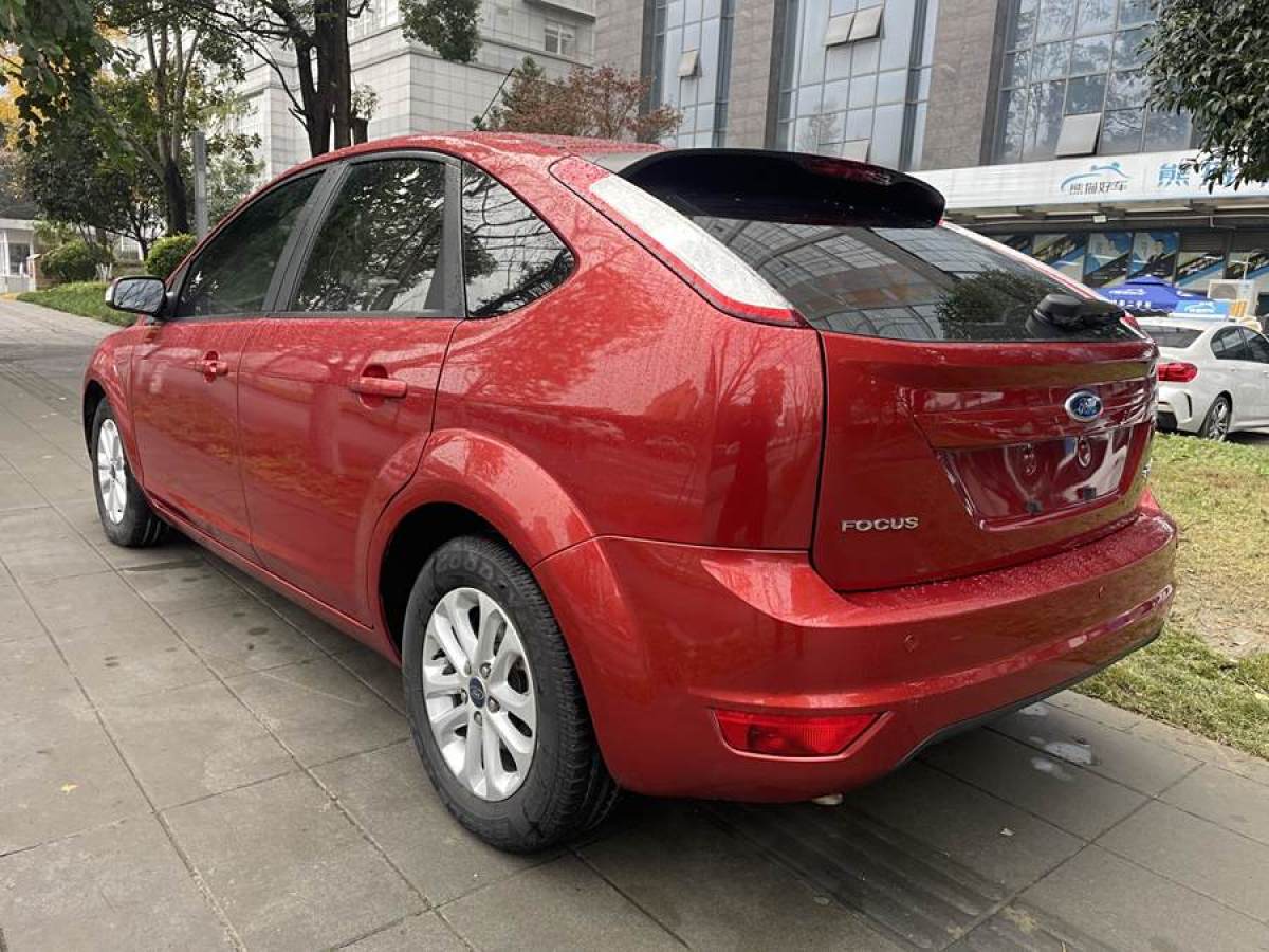 福特 ?？怂? 2013款 兩廂經(jīng)典 1.8L 自動(dòng)基本型圖片