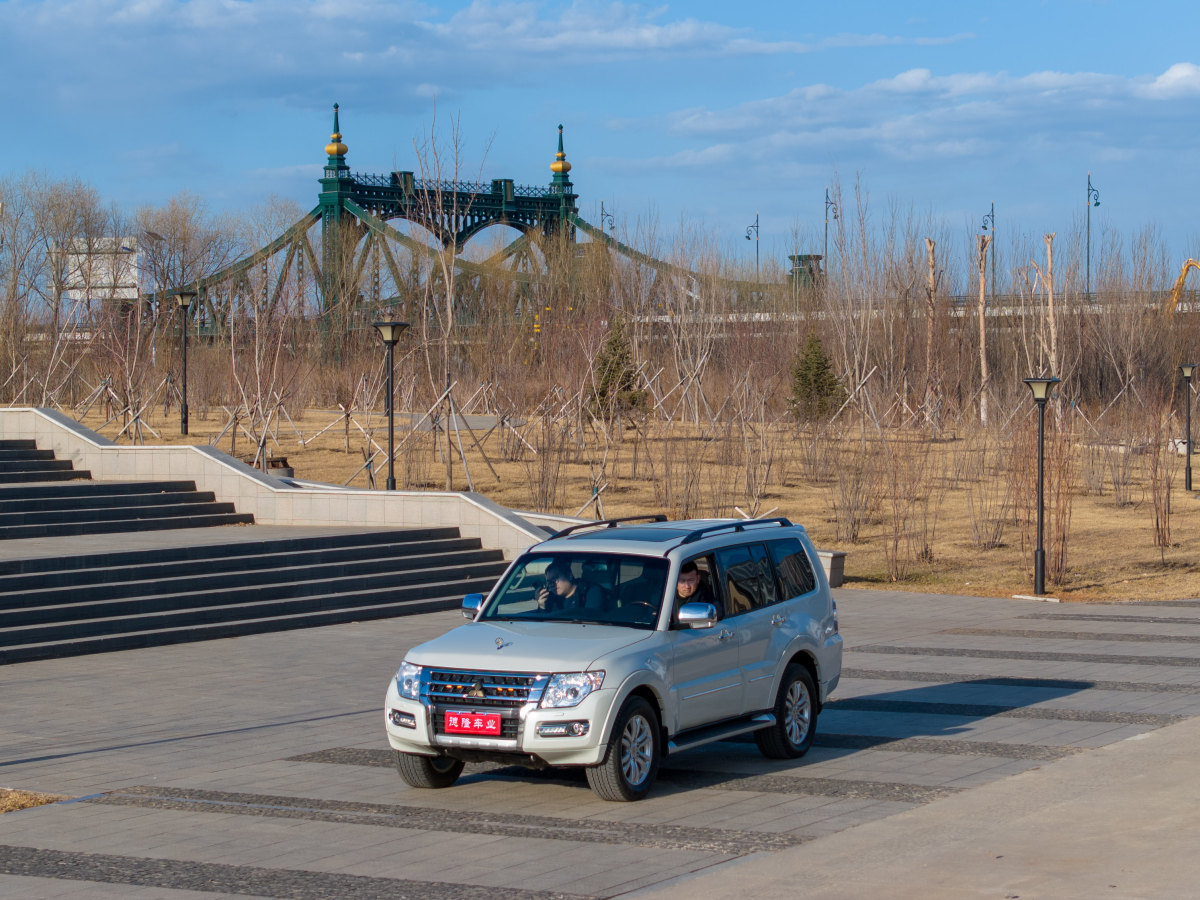 三菱 帕杰罗  2007款 3.8 五门GLS 旗舰天窗版图片