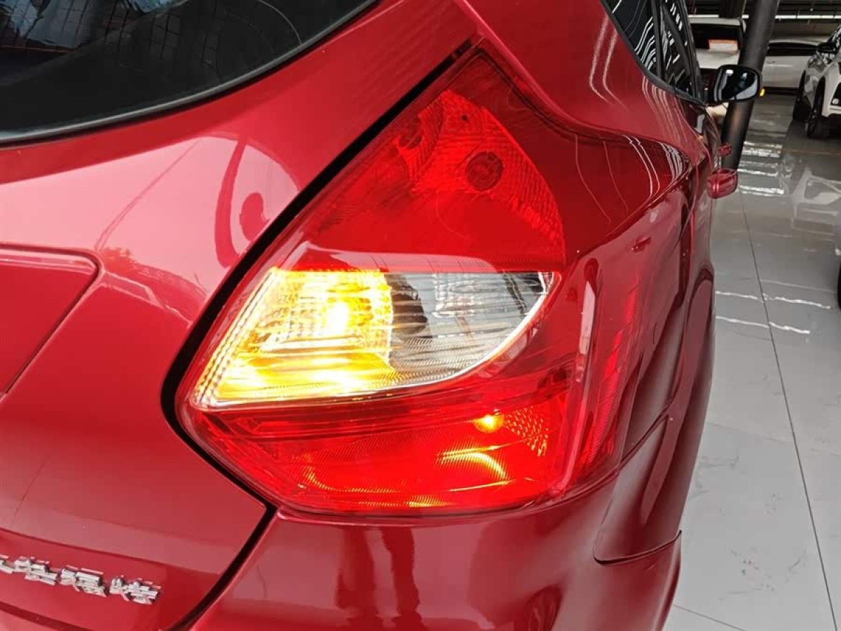 福特 ?？怂? 2012款 兩廂 1.6L 自動舒適型圖片