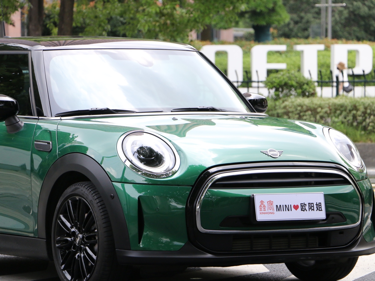 MINI MINI  2022款 改款 1.5T COOPER 經(jīng)典派 五門版圖片