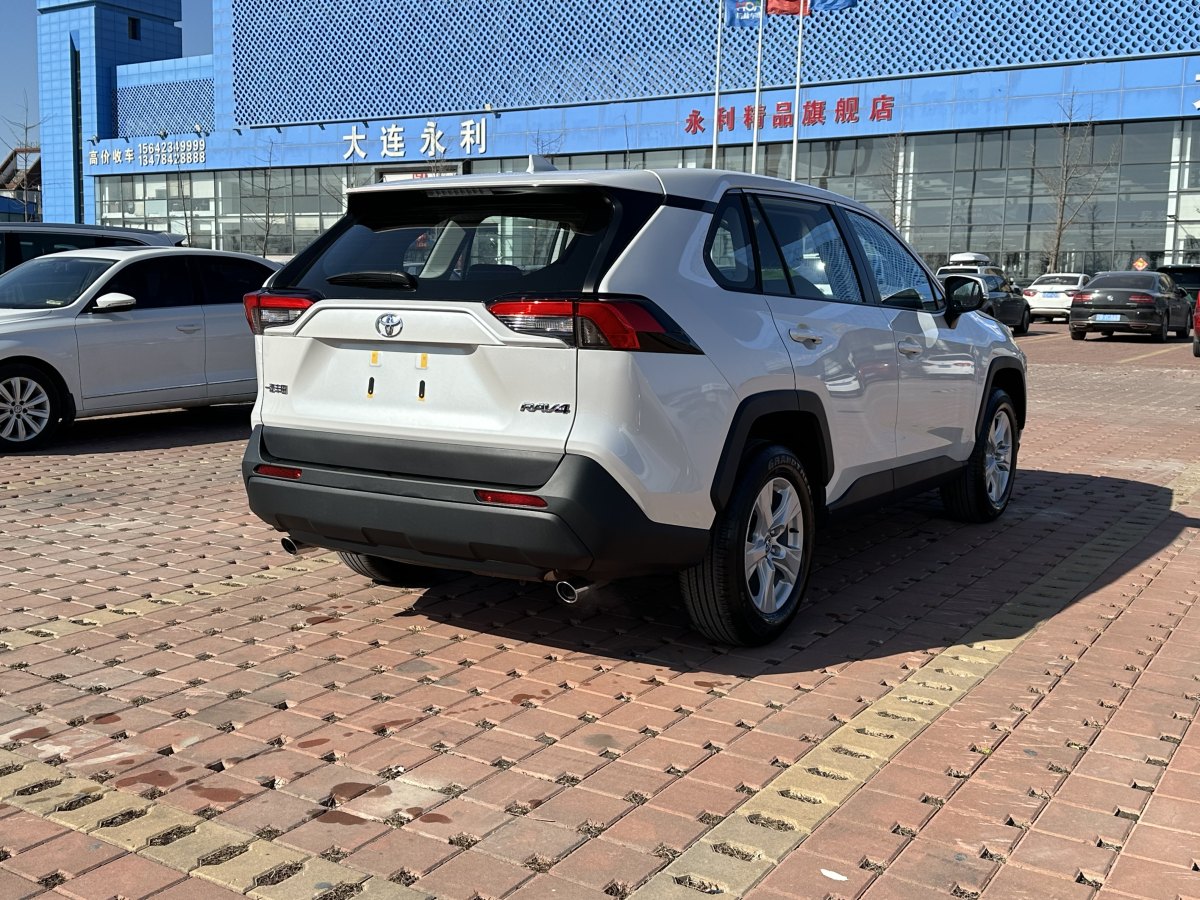 豐田 RAV4  2018款 榮放 2.0L CVT兩驅(qū)都市版圖片