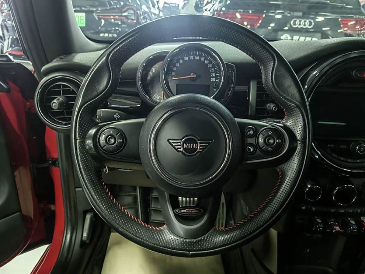 MINI COUNTRYMAN  2018款 1.5T COOPER 藝術(shù)家圖片