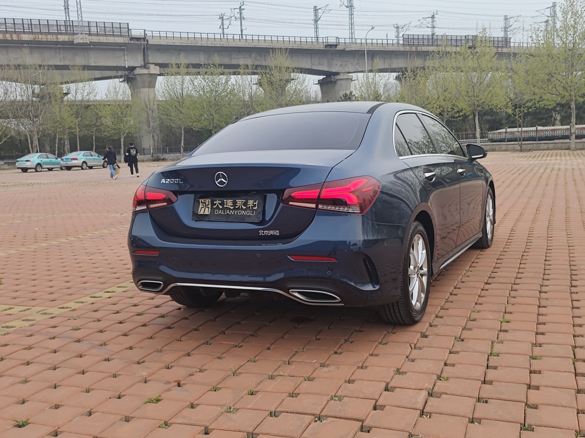奔馳 奔馳A級(jí)  2019款  改款 A 200 L 運(yùn)動(dòng)轎車圖片