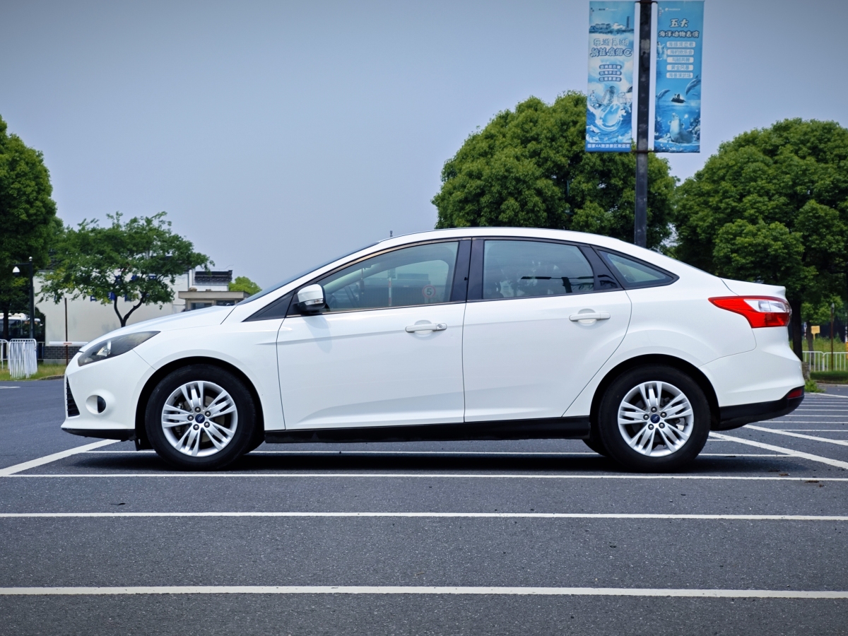 福特 ?？怂? 2012款 三廂 1.6L 自動(dòng)舒適型圖片
