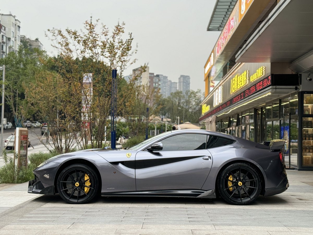 法拉利 F12berlinetta  2013款 6.3L 標(biāo)準(zhǔn)型圖片