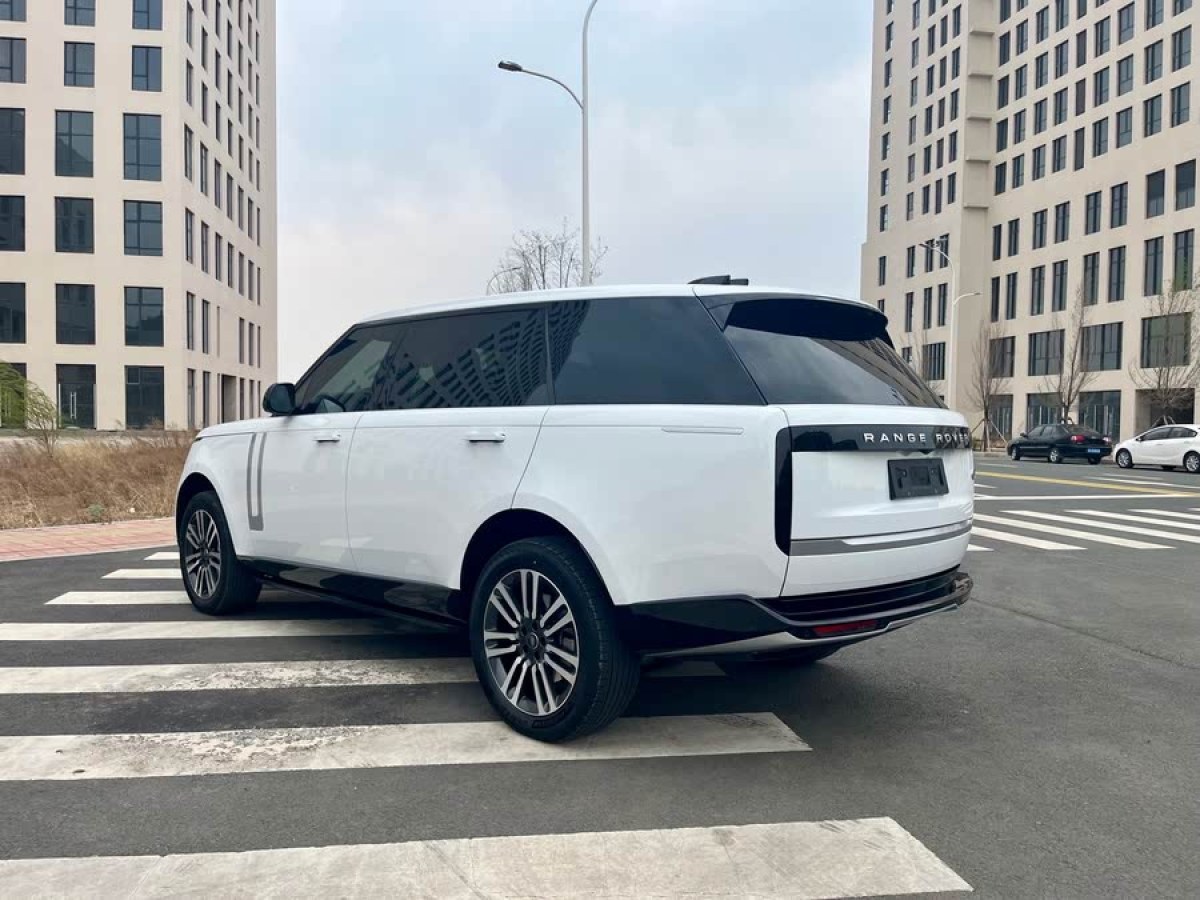 路虎 攬勝  2023款 3.0 L6 400PS 創(chuàng)世加長(zhǎng)版圖片