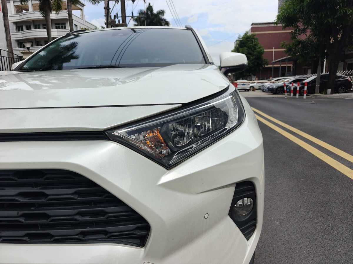 豐田 RAV4  2018款 榮放 2.0L CVT兩驅(qū)風(fēng)尚版圖片