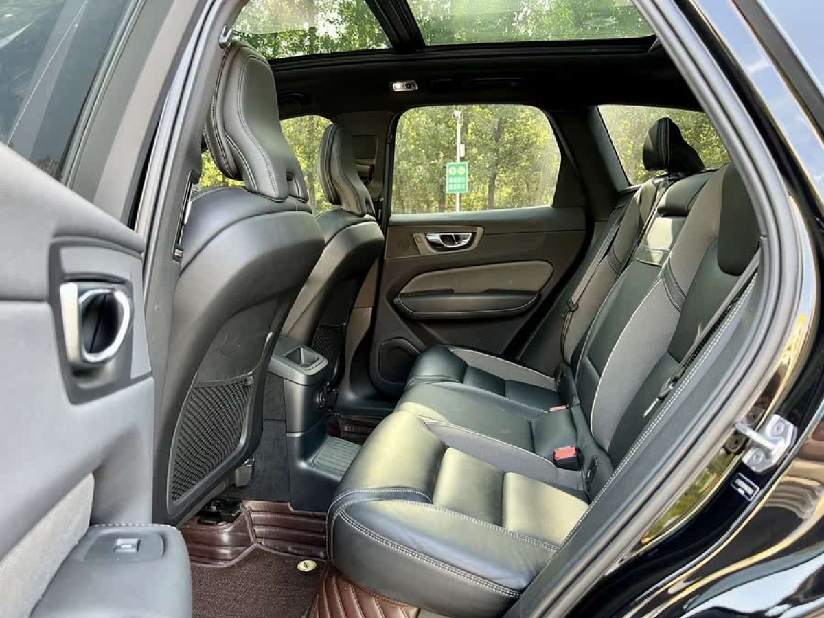 沃爾沃 XC60新能源  2024款 T8 插電混動 長續(xù)航四驅(qū)智遠(yuǎn)運動版圖片