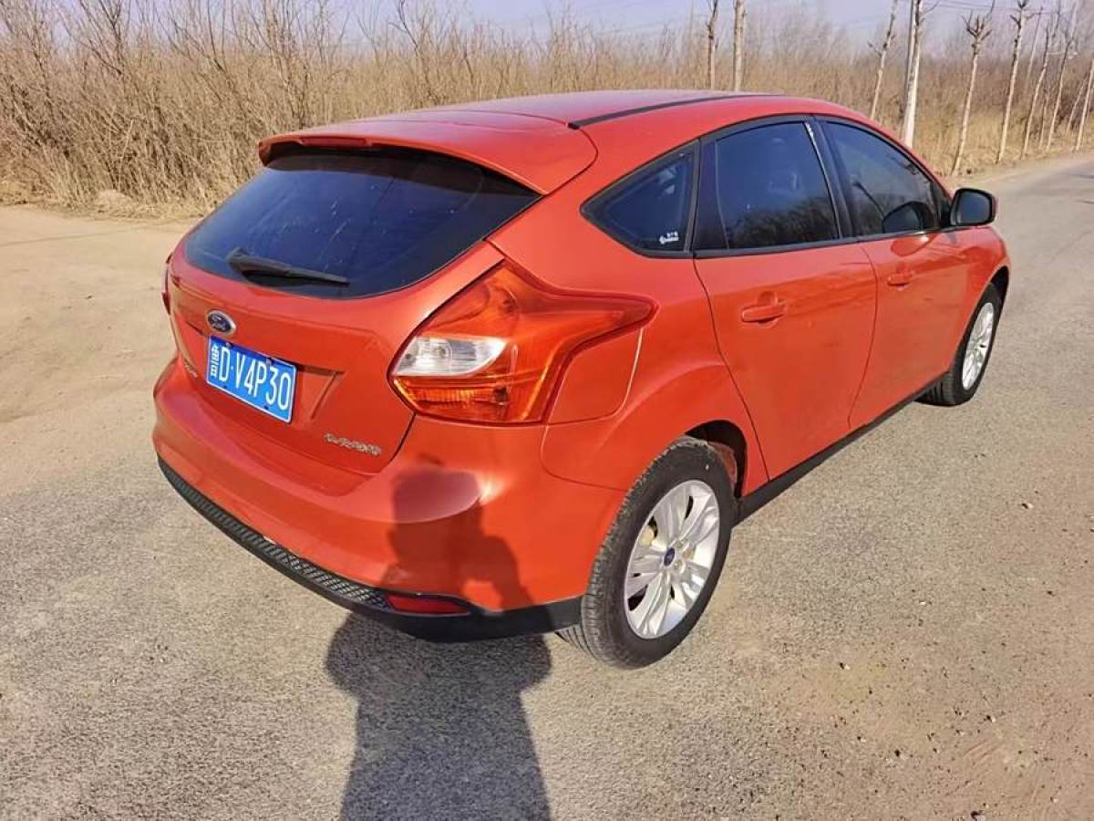 福特 ?？怂? 2012款 兩廂 1.6L 自動舒適型圖片