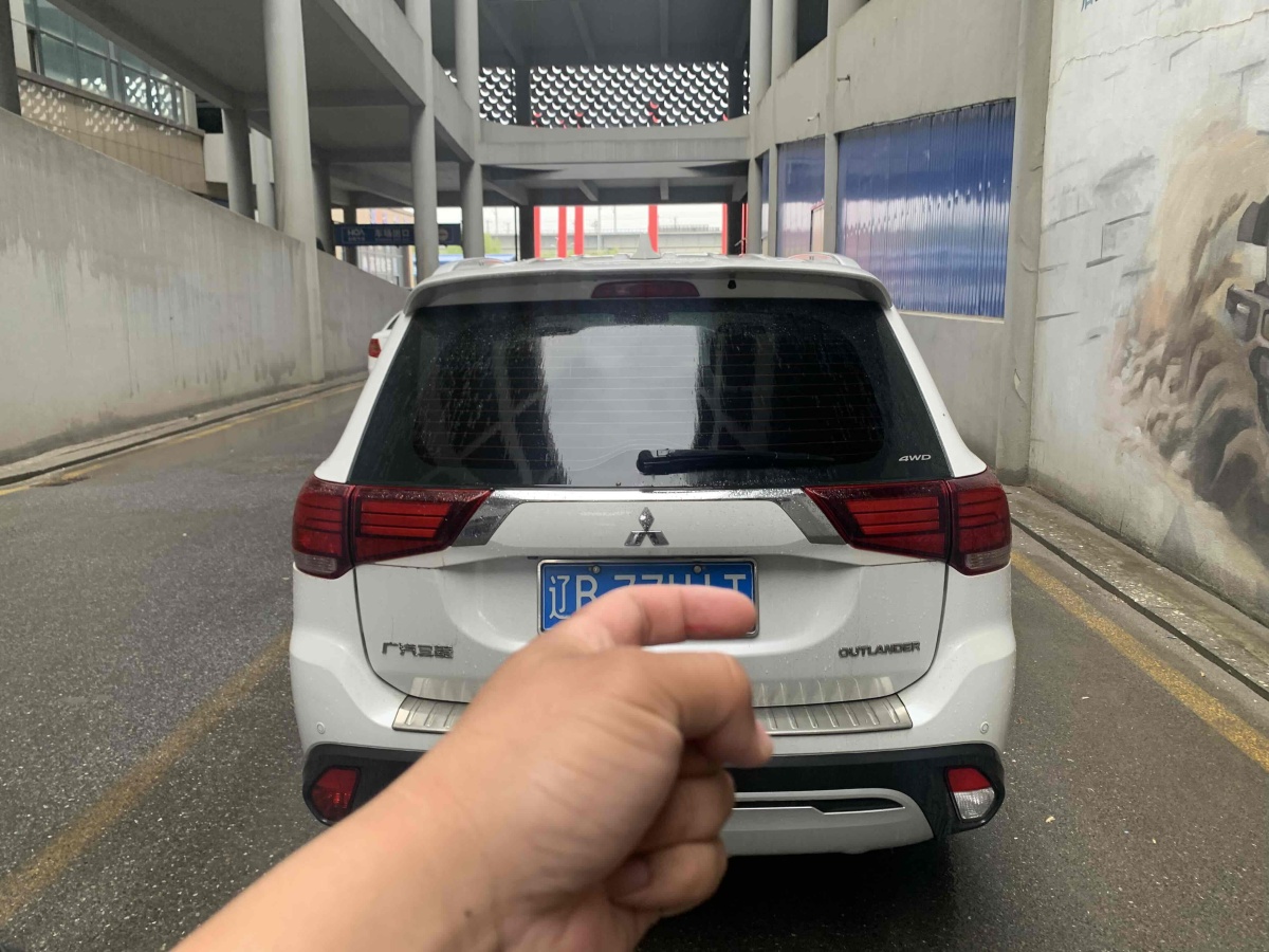 三菱 歐藍(lán)德  2019款 2.4L 四驅(qū)致享版 7座 國(guó)VI圖片