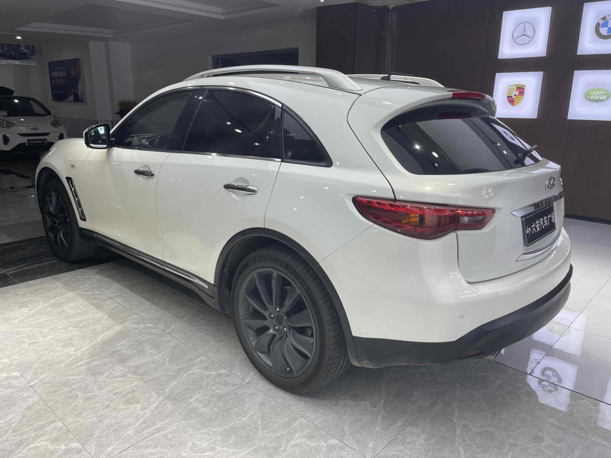 2013年1月英菲尼迪 QX70  2013款 3.7L 標(biāo)準(zhǔn)版