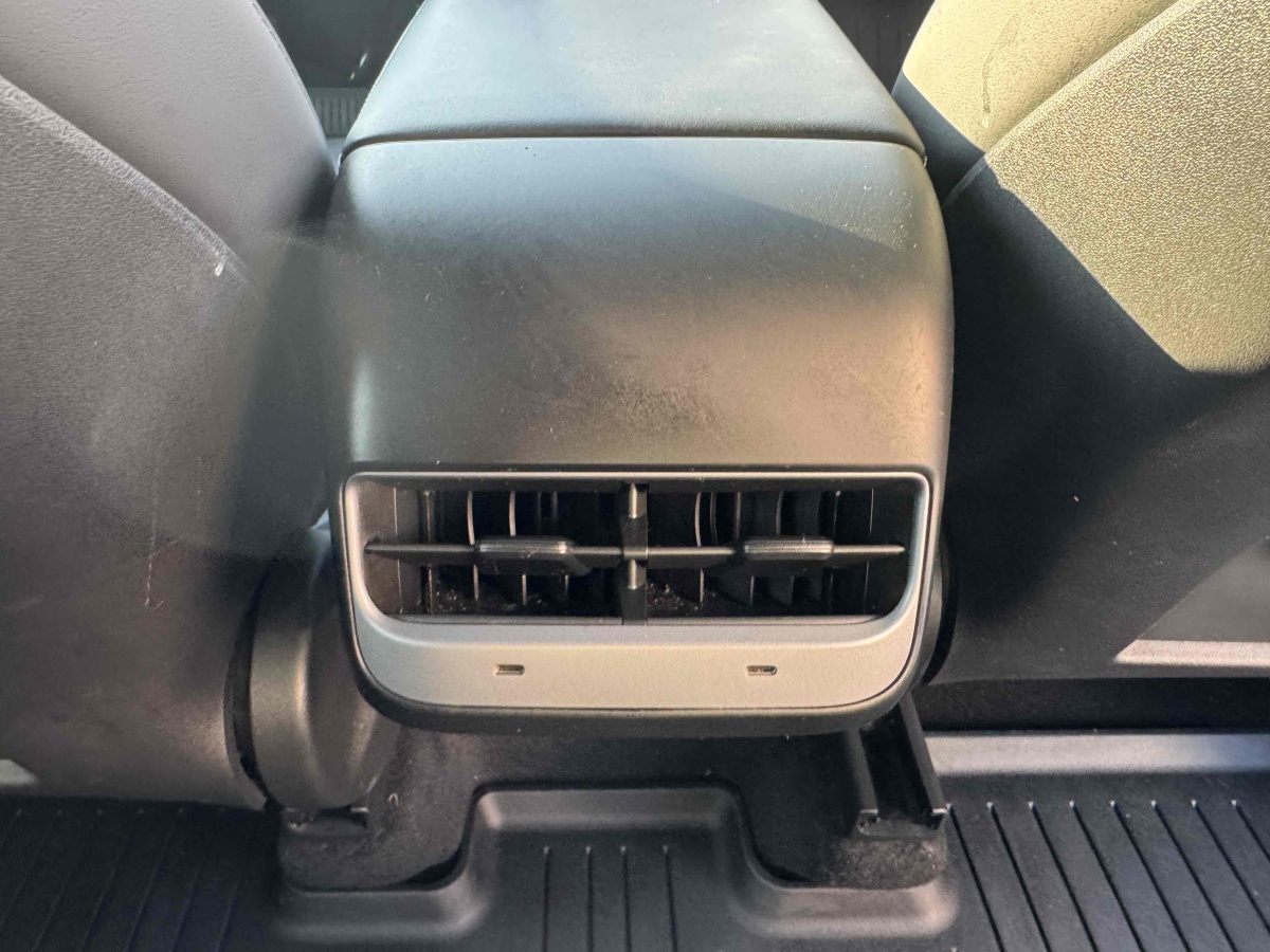 特斯拉 Model Y  2022款 改款 后輪驅(qū)動版圖片