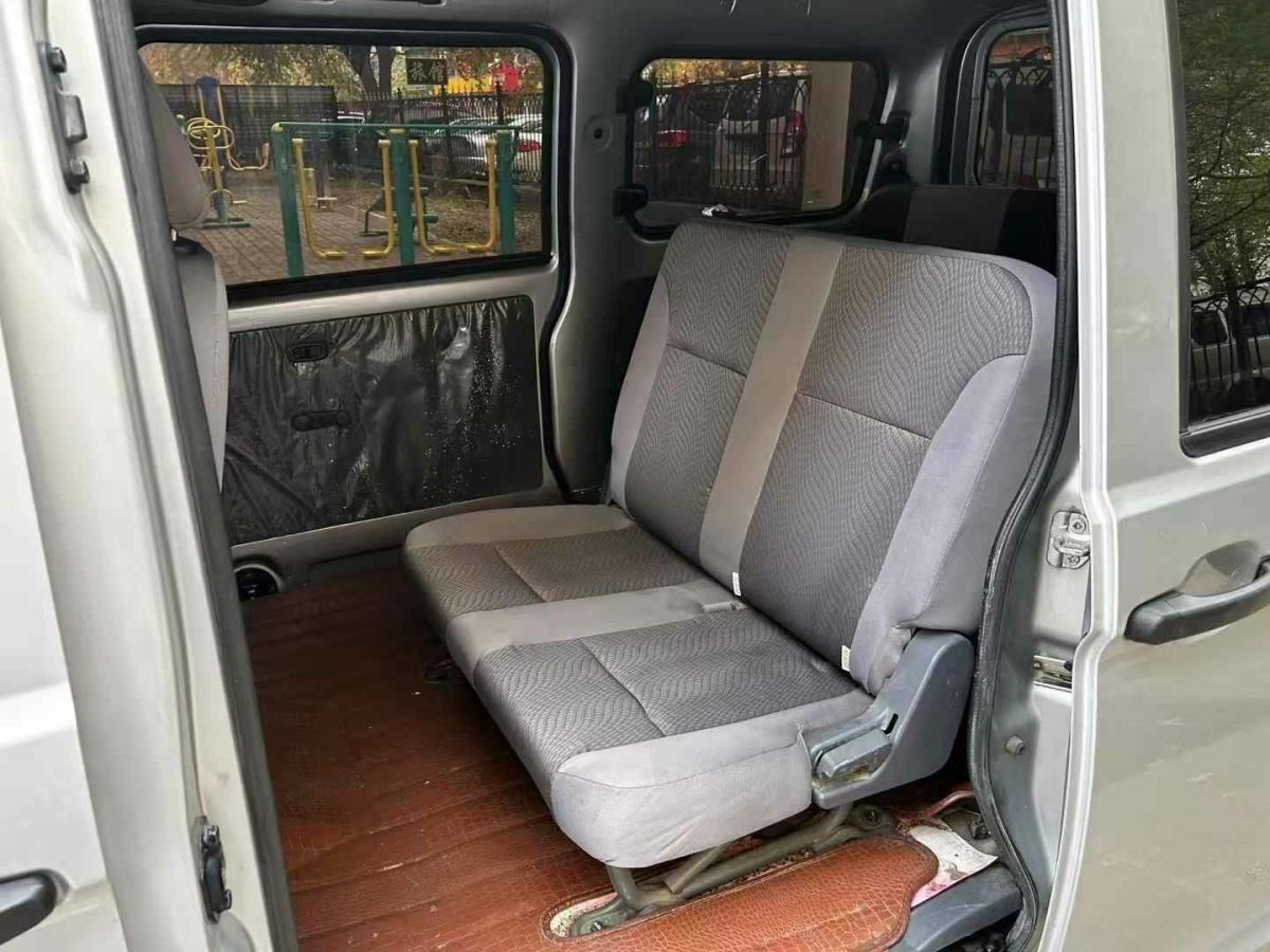 五菱 五菱之光  2019款  1.2L 廂式運(yùn)輸車實(shí)用型2座圖片