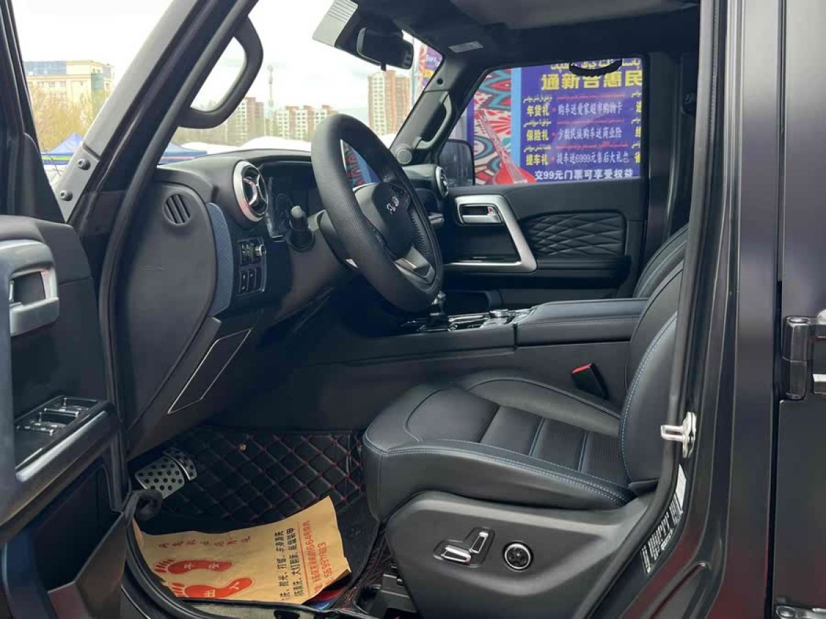 北京 BJ40  2021款 2.0D 自動四驅(qū)刀鋒英雄版?zhèn)b客型（前后電控鎖）圖片