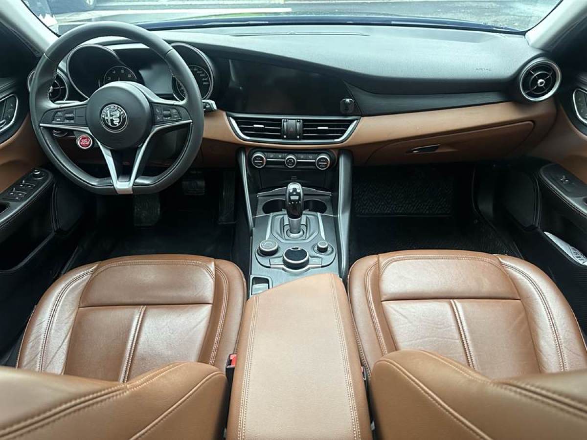 阿尔法·罗密欧 Giulia  2017款 2.0T 200HP 豪华版图片