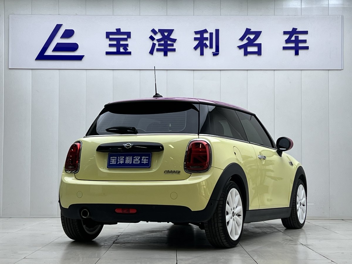 MINI COUNTRYMAN  2018款 1.5T COOPER 藝術(shù)家圖片