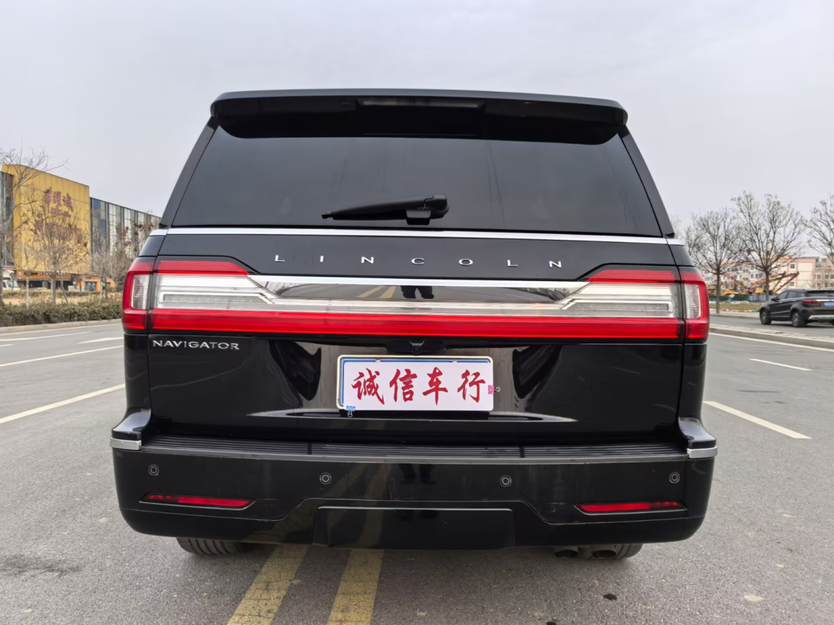 林肯 領(lǐng)航員  2022款 3.5T 尊耀版圖片