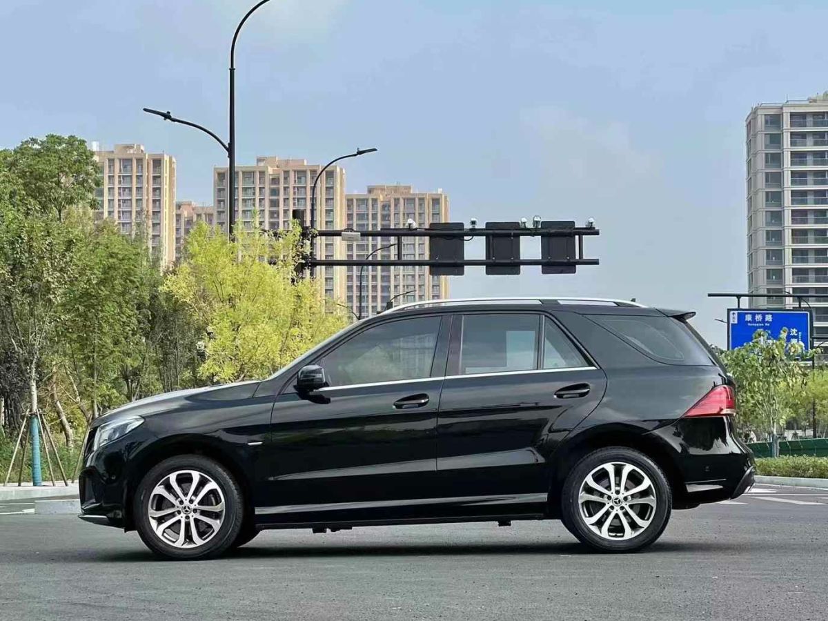 奔馳 奔馳A級(jí)  2019款  A 220 L 4MATIC 運(yùn)動(dòng)轎車圖片