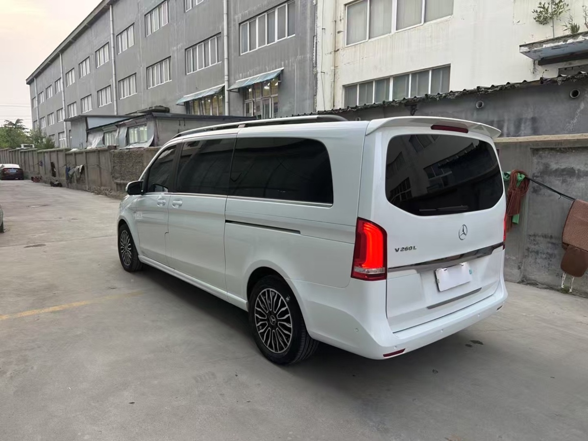 奔馳 V級(jí)  2017款 V 260 L 尊貴加長(zhǎng)版圖片