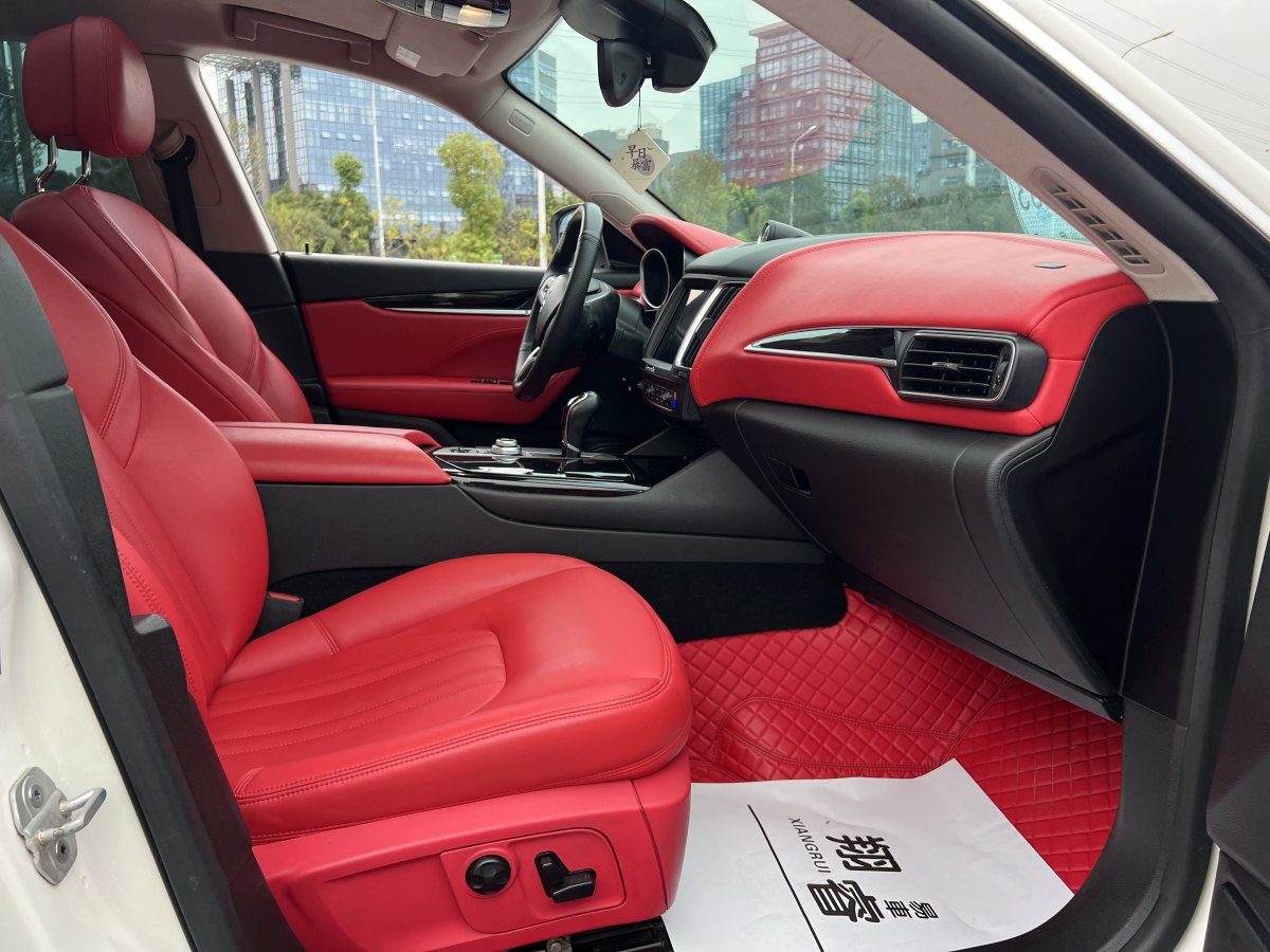 瑪莎拉蒂 Levante  2019款  3.0T 350Hp 標(biāo)準(zhǔn)版圖片