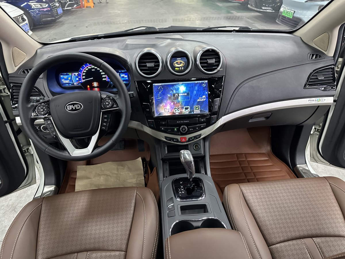 2015年5月比亞迪 S7  2015款 2.0T 升級版 自動尊貴型