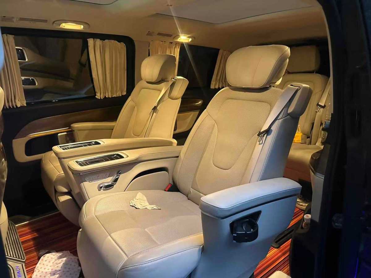 奔馳 V級(jí)  2022款 V 260 L 長(zhǎng)軸距豪華版圖片