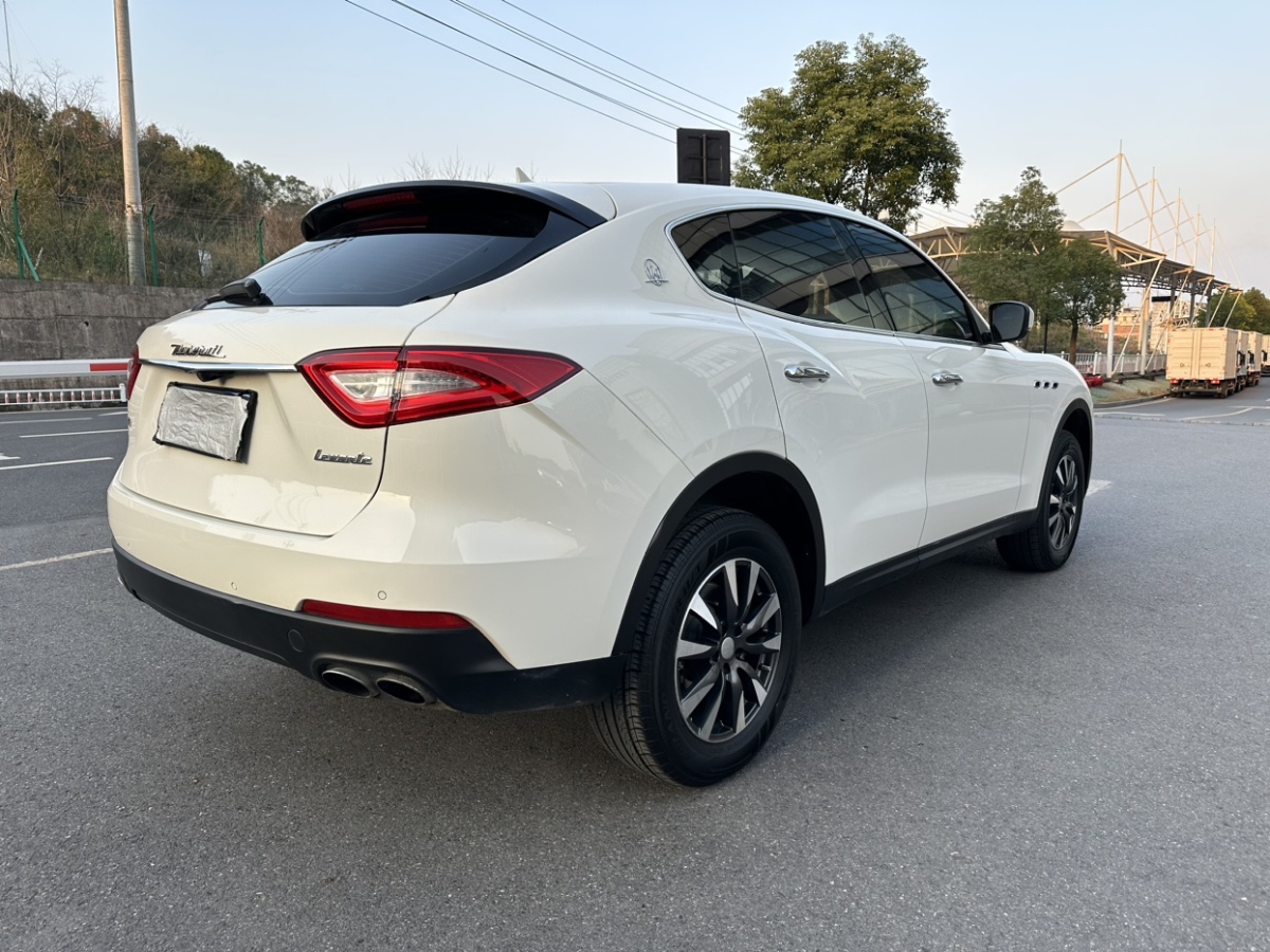 瑪莎拉蒂 Levante  2018款 3.0T 350Hp 經(jīng)典版圖片