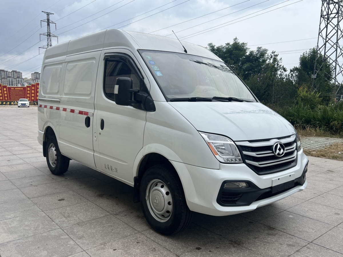 2019年03月上汽大通 V80  2021款 2.0T PLUS 手動(dòng)廂式貨車VAN短軸中頂3座