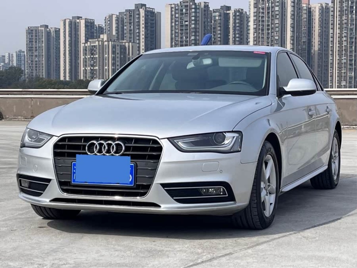 2014年1月奧迪 奧迪A4L  2013款 35 TFSI 自動(dòng)標(biāo)準(zhǔn)型