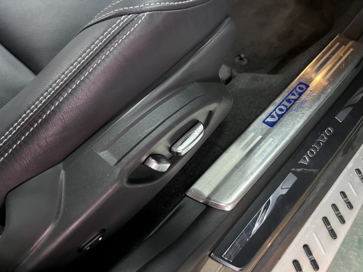 2015年9月沃爾沃 XC60  2016款 T5 AWD 智遠版