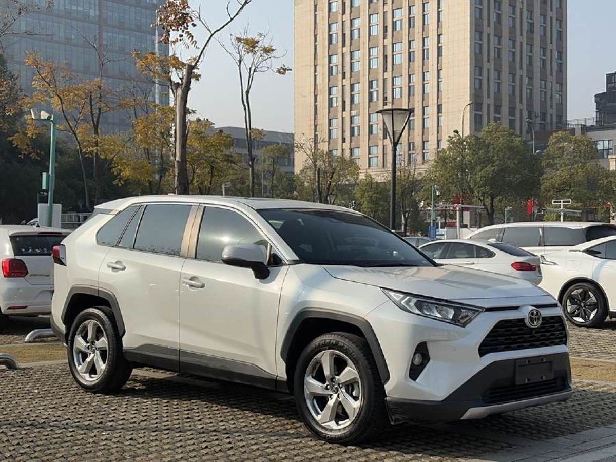 豐田 RAV4榮放  2021款 2.0L CVT四驅(qū)風(fēng)尚PLUS版圖片