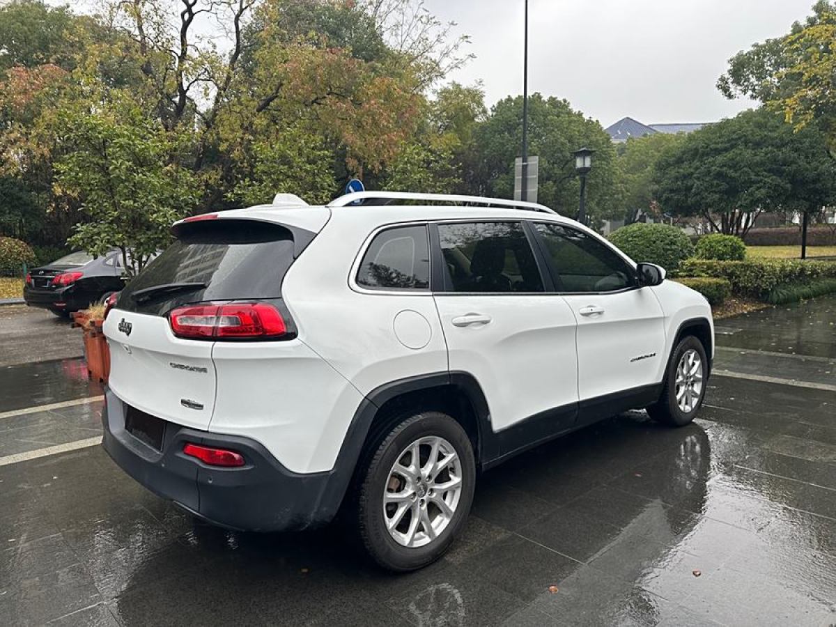 Jeep 自由光  2017款 2.0L 優(yōu)越版圖片