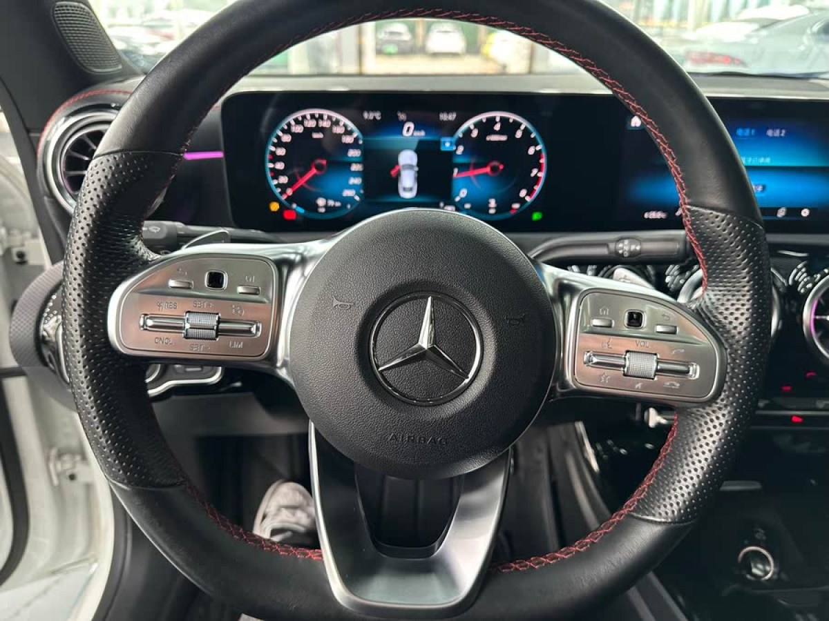 奔馳 奔馳CLA級(jí)  2022款 改款 CLA 200圖片