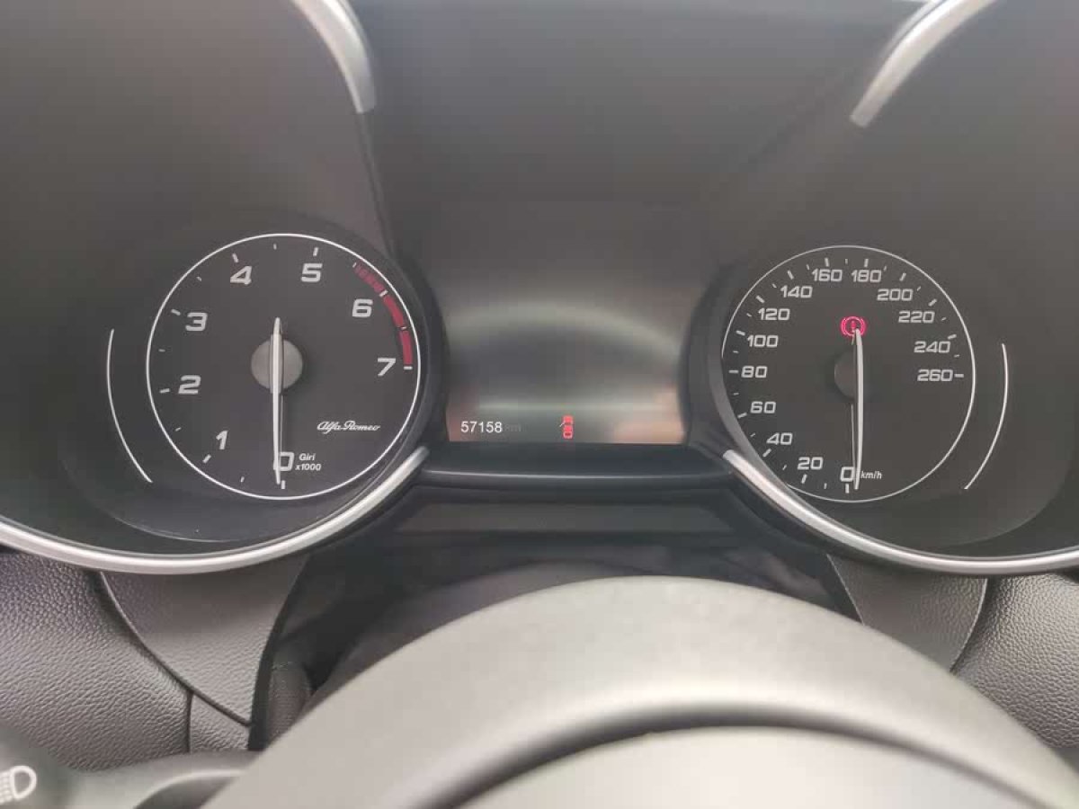 阿爾法·羅密歐 Giulia  2017款 2.0T 280HP 豪華版圖片