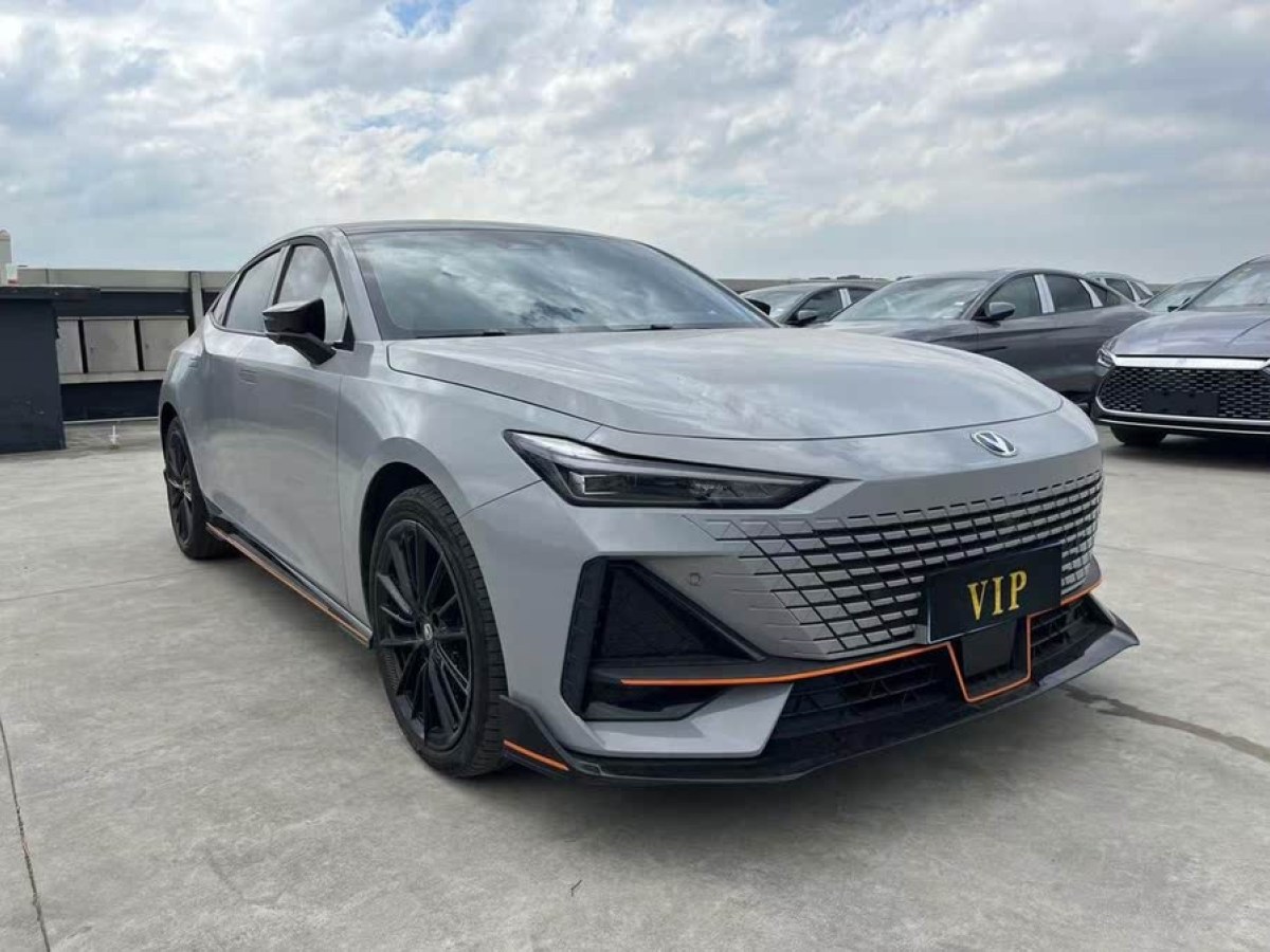 長安 長安UNI-V  2023款 1.5T 運(yùn)動版圖片