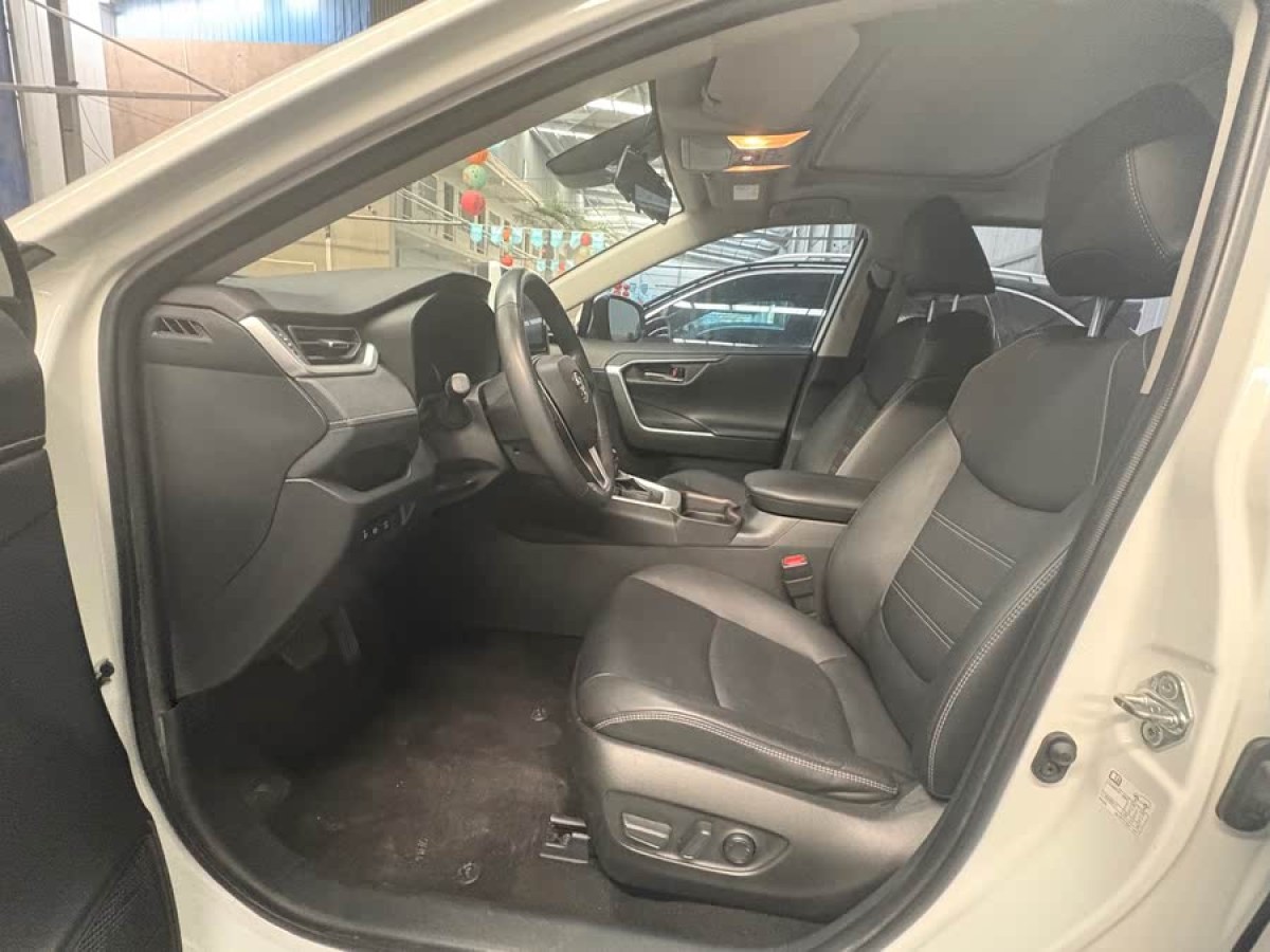 豐田 RAV4榮放  2020款 2.0L CVT兩驅(qū)風(fēng)尚版圖片